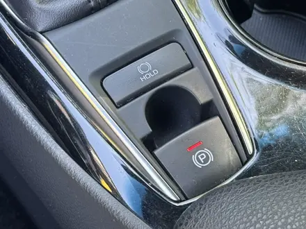 Toyota Camry 2019 года за 12 000 000 тг. в Семей – фото 12