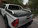 Toyota Hilux 2025 года за 39 000 000 тг. в Астана – фото 2