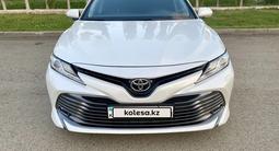 Toyota Camry 2018 года за 13 900 000 тг. в Актобе – фото 5