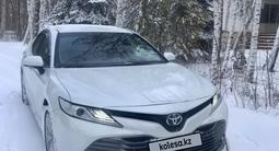 Toyota Camry 2018 годаүшін13 900 000 тг. в Актобе – фото 3