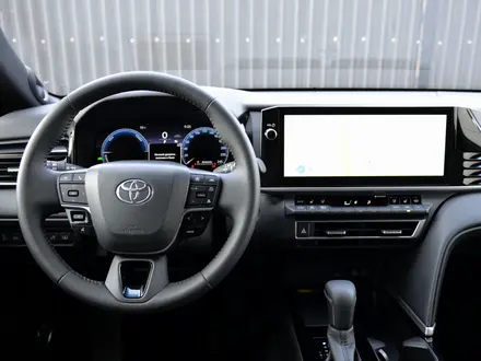 Toyota Camry Luxe eCVT 2026 года за 24 190 000 тг. в Шымкент – фото 9