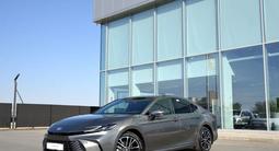 Toyota Camry Luxe eCVT 2026 года за 24 190 000 тг. в Шымкент
