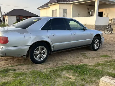 Audi A8 1996 года за 2 000 000 тг. в Актобе – фото 3