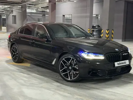 BMW 520 2020 года за 16 995 000 тг. в Алматы – фото 31