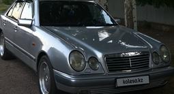 Mercedes-Benz E 320 1997 года за 2 600 000 тг. в Тараз – фото 2