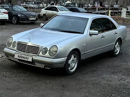 Mercedes-Benz E 240 1998 года за 2 600 000 тг. в Экибастуз