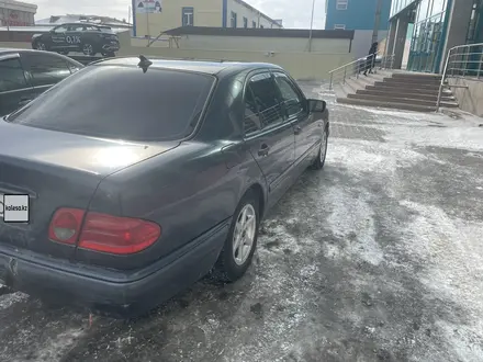 Mercedes-Benz E 200 1997 года за 3 000 000 тг. в Макинск – фото 5