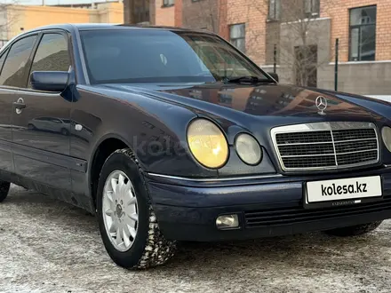 Mercedes-Benz E 200 1997 года за 2 600 000 тг. в Астана