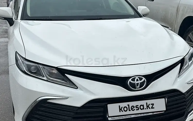 Toyota Camry 2022 года за 15 200 000 тг. в Актау