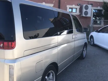 Nissan Elgrand 2003 года за 3 600 000 тг. в Атырау – фото 2