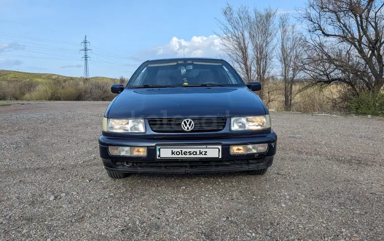 Volkswagen Passat 1994 годаүшін1 450 000 тг. в Караганда