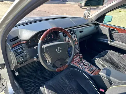 Mercedes-Benz E 320 1999 года за 4 000 000 тг. в Атбасар – фото 14