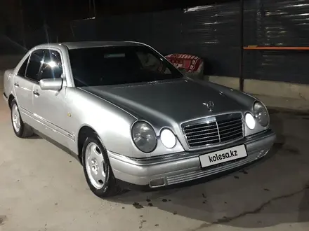 Mercedes-Benz E 240 1997 года за 3 300 000 тг. в Шымкент