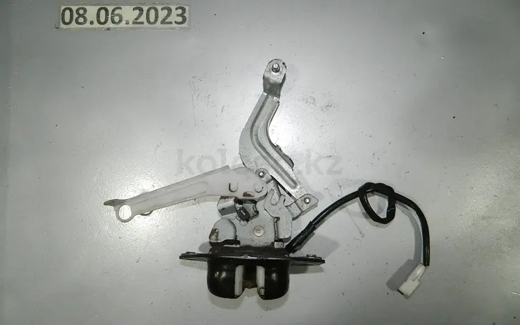 Замок двери багажника (без доводчика) за 25 000 тг. в Алматы