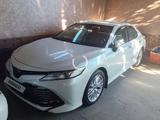 Toyota Camry 2021 года за 22 000 000 тг. в Шымкент – фото 2