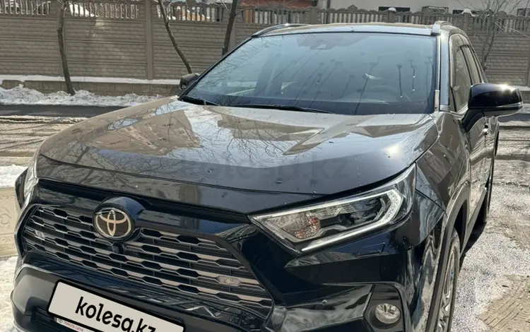 Toyota RAV4 2021 года за 23 000 000 тг. в Алматы