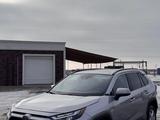 Toyota RAV4 2022 года за 15 000 000 тг. в Кульсары – фото 2