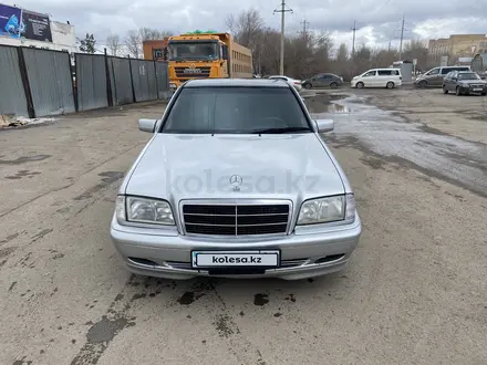 Mercedes-Benz C 200 1998 года за 2 500 000 тг. в Астана – фото 2