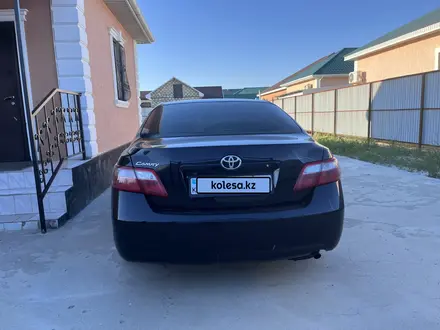 Toyota Camry 2007 года за 6 000 000 тг. в Атырау – фото 2