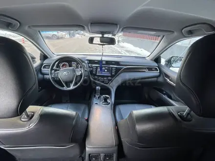 Toyota Camry 2019 года за 13 500 000 тг. в Астана – фото 2