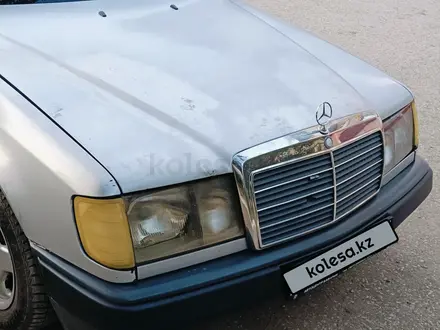 Mercedes-Benz E 230 1987 года за 1 200 000 тг. в Актобе – фото 3