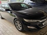 Chevrolet Malibu 2020 года за 7 700 000 тг. в Алматы – фото 2
