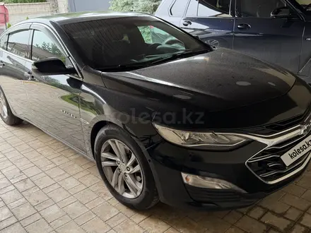 Chevrolet Malibu 2020 года за 7 700 000 тг. в Алматы – фото 2