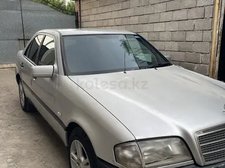 Mercedes-Benz C 200 1997 года за 1 900 000 тг. в Алматы – фото 2