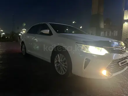 Toyota Camry 2015 года за 12 300 000 тг. в Семей – фото 2