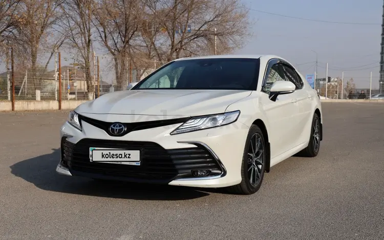 Toyota Camry 2021 года за 23 300 000 тг. в Шымкент