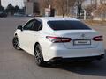 Toyota Camry 2021 года за 23 300 000 тг. в Шымкент – фото 8