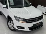 Volkswagen Tiguan 2015 года за 7 750 000 тг. в Актобе – фото 3