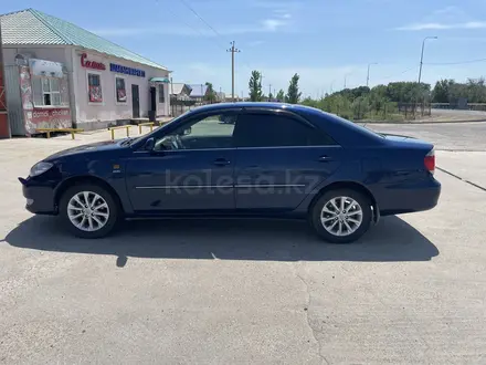 Toyota Camry 2004 года за 5 000 000 тг. в Атырау – фото 4