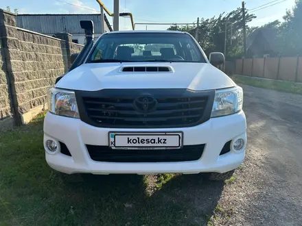 Toyota Hilux 2015 года за 10 500 000 тг. в Алматы – фото 2