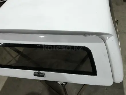 Кунг багажник на Toyota Hilux с 2016 по 22 г цвет белый со стеклами за 560 000 тг. в Алматы