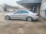 Mercedes-Benz E 500 2003 года за 8 500 000 тг. в Шымкент – фото 2