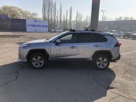 Toyota RAV4 2022 года за 14 000 000 тг. в Алматы – фото 4