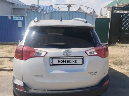 Toyota RAV4 2015 года за 10 200 000 тг. в Актобе – фото 2