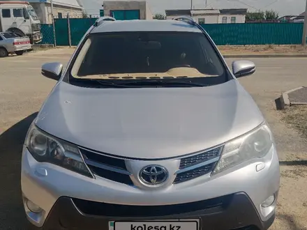 Toyota RAV4 2015 года за 10 200 000 тг. в Актобе