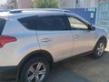 Toyota RAV4 2015 года за 10 200 000 тг. в Актобе – фото 3