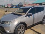 Toyota RAV4 2015 года за 10 200 000 тг. в Актобе – фото 4
