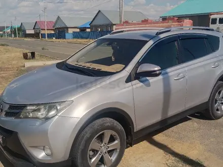 Toyota RAV4 2015 года за 10 200 000 тг. в Актобе – фото 4