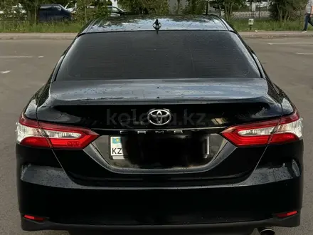 Toyota Camry 2020 года за 11 600 000 тг. в Караганда – фото 3