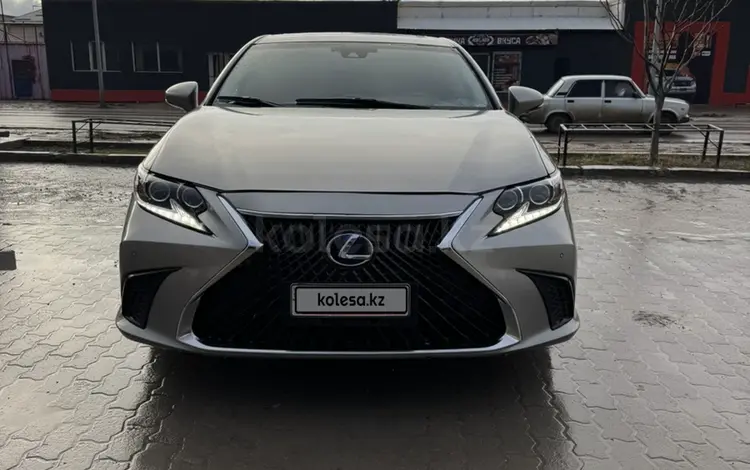 Lexus ES 250 2016 годаfor9 000 000 тг. в Актау