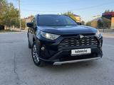 Toyota RAV4 2021 года за 18 000 000 тг. в Астана – фото 2