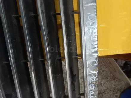 Решетка радиатора мерседес Е 210 рестайлинг за 20 000 тг. в Караганда – фото 3