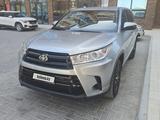 Toyota Highlander 2019 года за 10 500 000 тг. в Актау