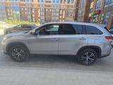 Toyota Highlander 2019 года за 10 500 000 тг. в Актау – фото 2