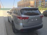 Toyota Highlander 2019 года за 10 500 000 тг. в Актау – фото 3
