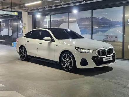 BMW 530 2024 года за 35 900 000 тг. в Алматы